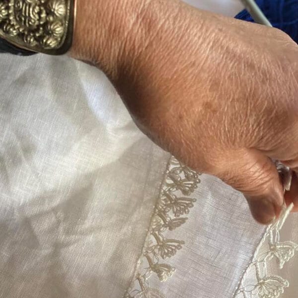 ​Τα νήματα της μνήμης στα χέρια μας 